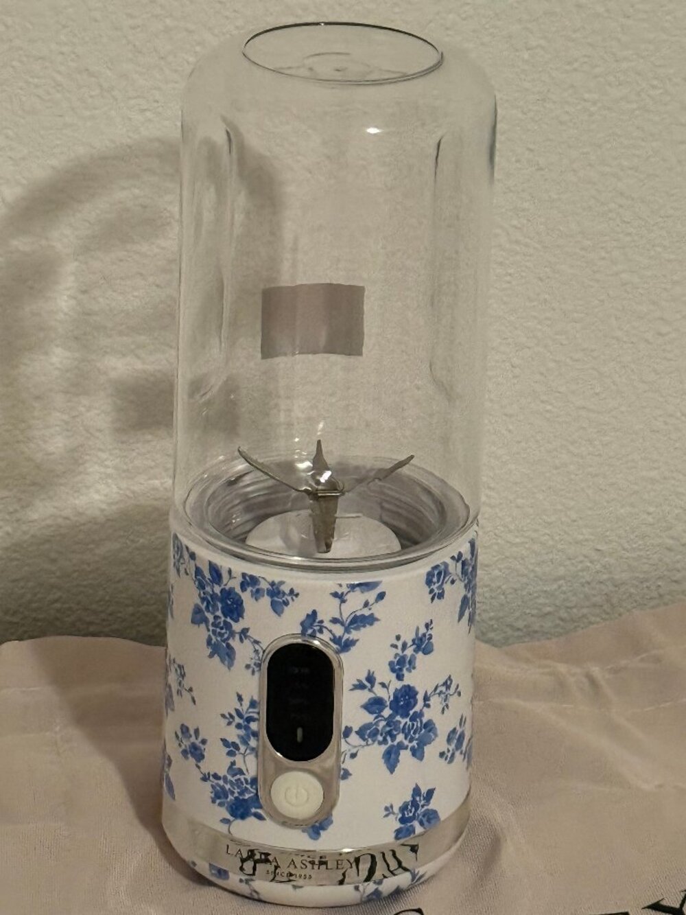 LAURA ASHLEY Portable Blender, Smoothie Maker - Picture 3 of 6